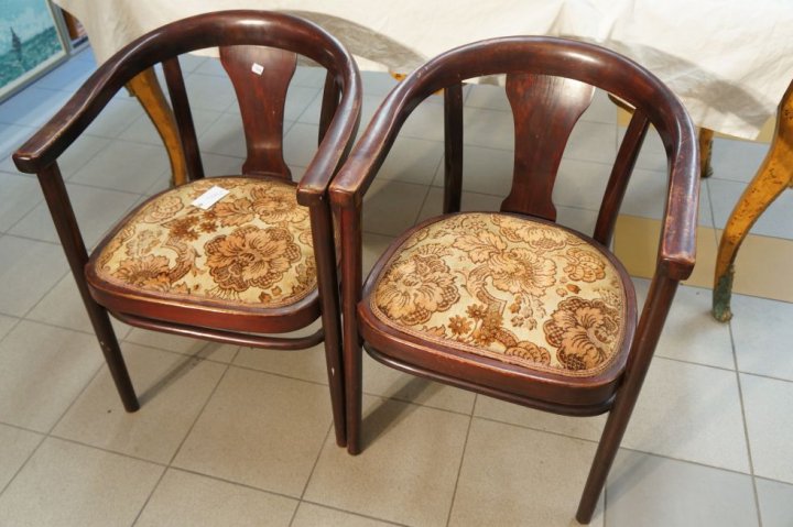 2x stolička