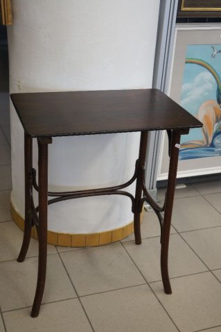 stolík